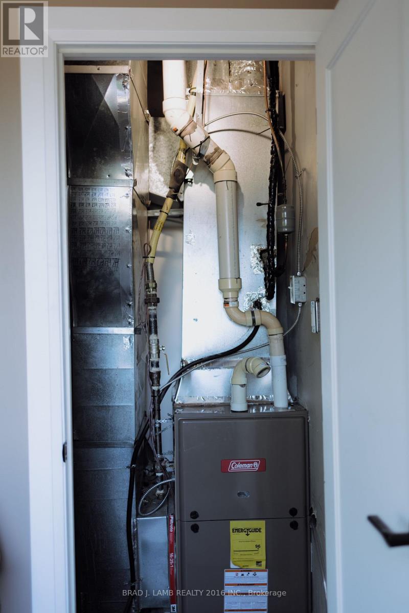 186 Mulock Avenue, Toronto, Ontario  M6N 3C8 - Photo 23 - W12602504