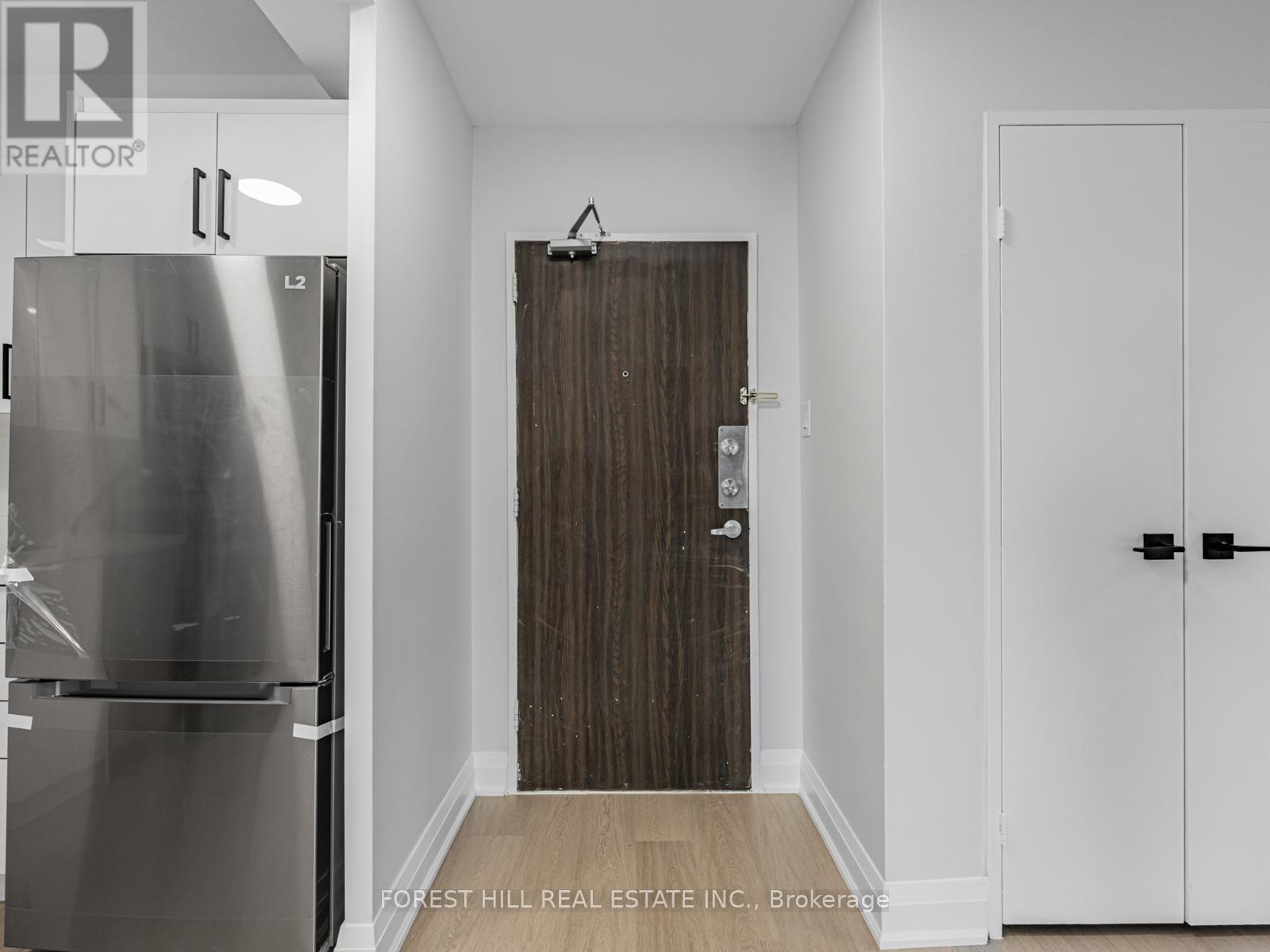 416 - 377 Ridelle Avenue, Toronto, Ontario  M6B 1K2 - Photo 2 - W12602520