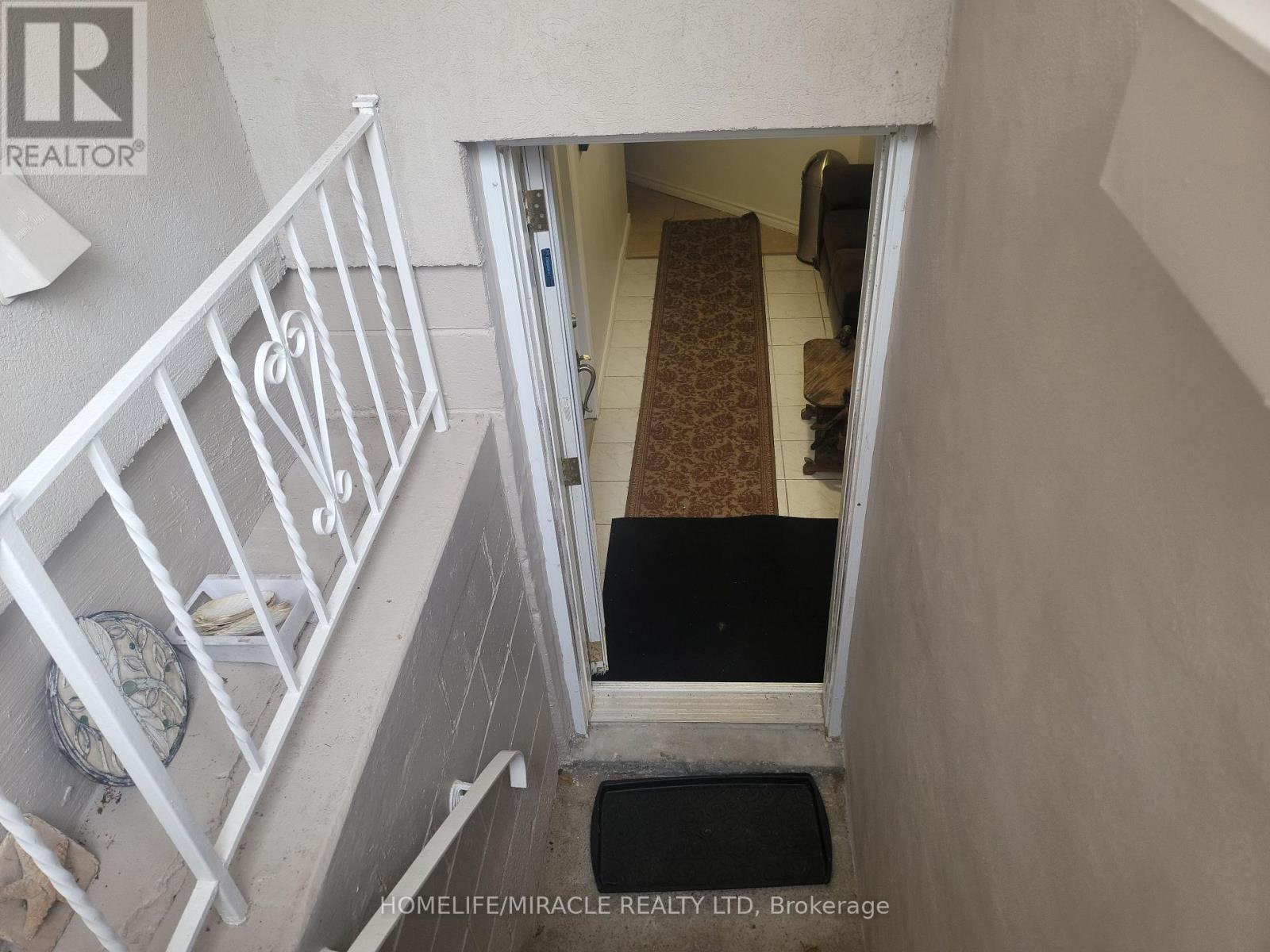 1252 HILLHURST ROAD, Oakville, Ontario