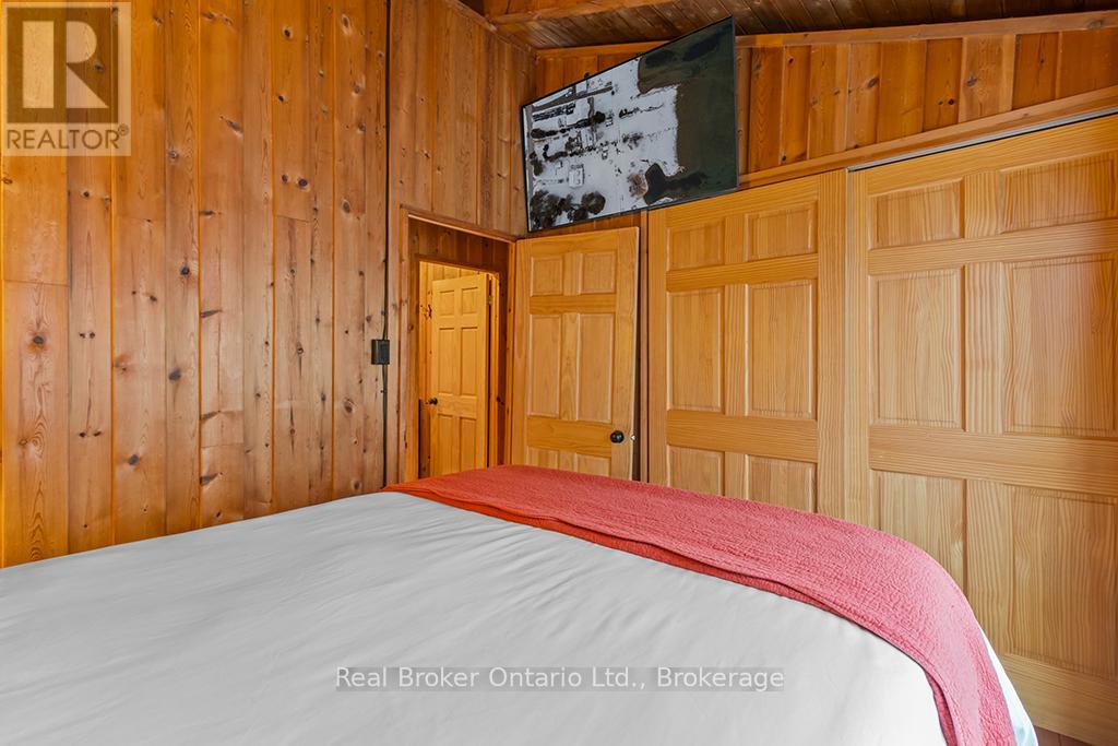 111 Wilson Drive, Georgian Bluffs, Ontario  N0H 2T0 - Photo 19 - X12602652