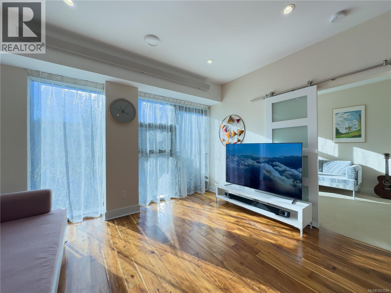 N312 1105 Pandora Ave, Victoria, British Columbia  V8V 3P9 - Photo 12 - 1021546