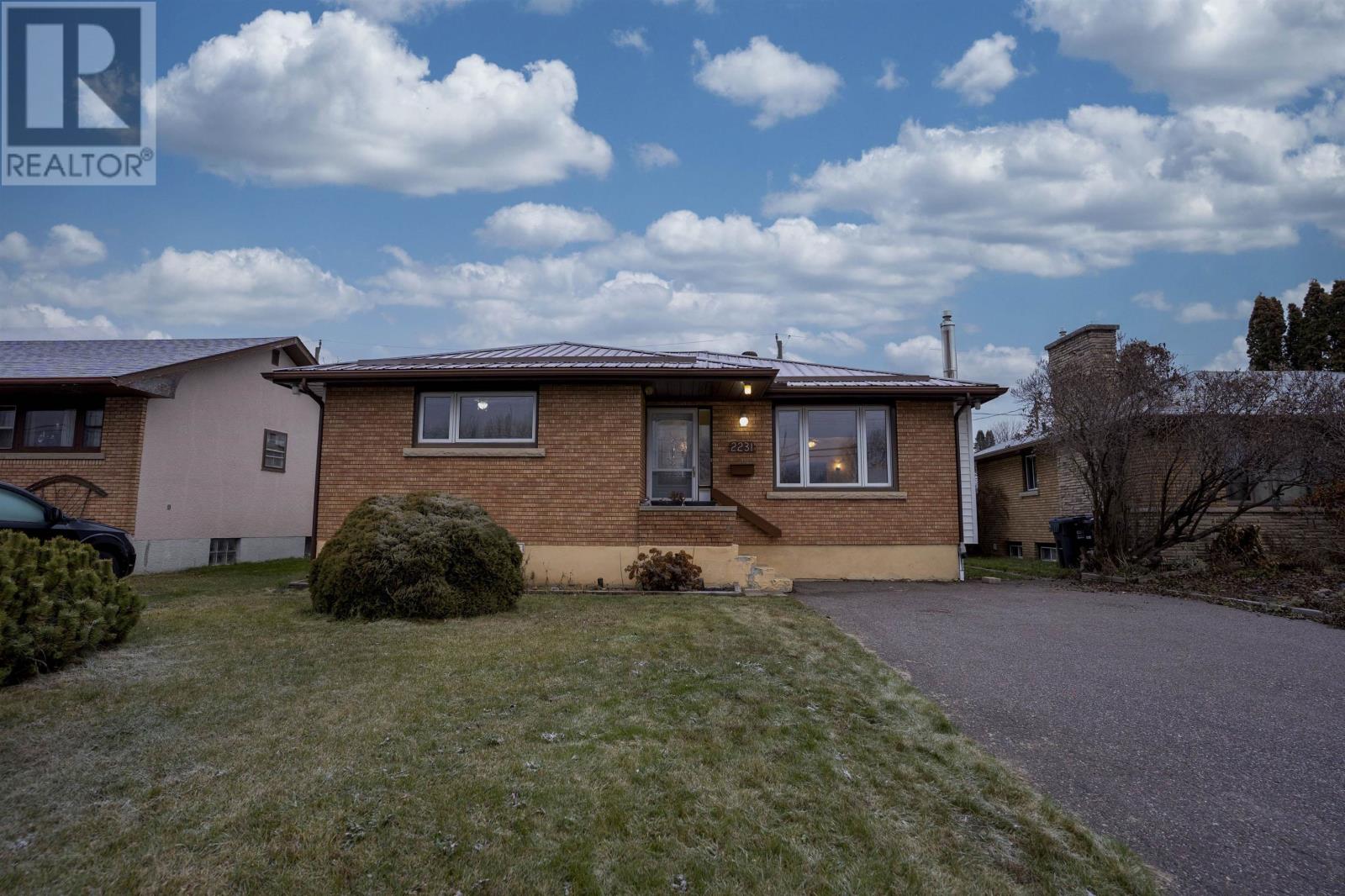 2231 Donald ST E, Thunder Bay, Ontario