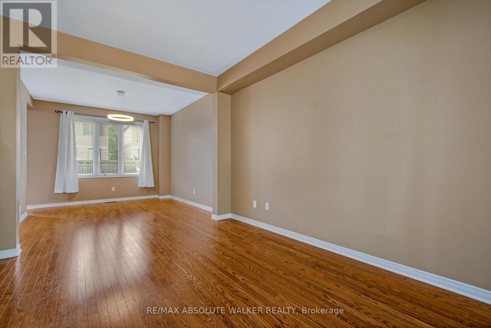 321 Upcountry Drive, Ottawa, Ontario  K2S 2H6 - Photo 4 - X12602638