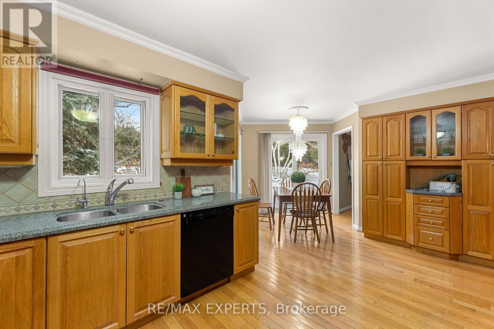 64 Craigleith Crescent, Richmond Hill, Ontario  L4E 2S4 - Photo 12 - N12602474