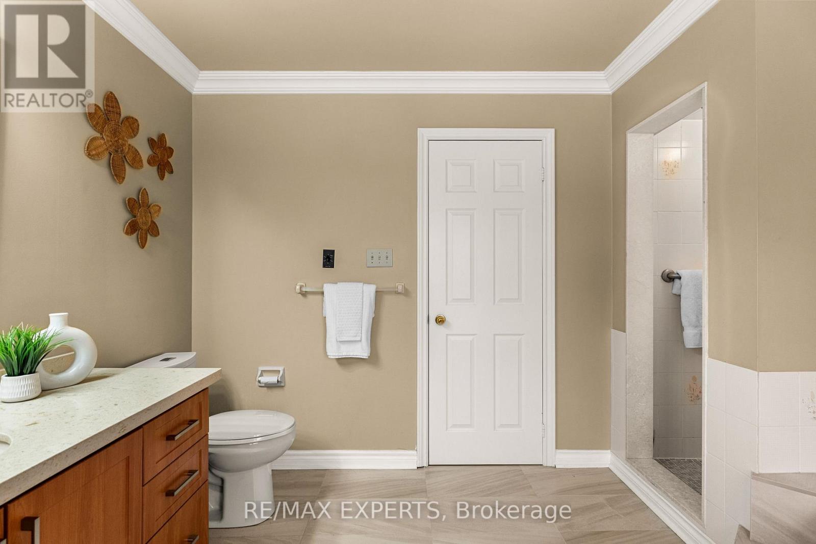 64 Craigleith Crescent, Richmond Hill, Ontario  L4E 2S4 - Photo 22 - N12602474