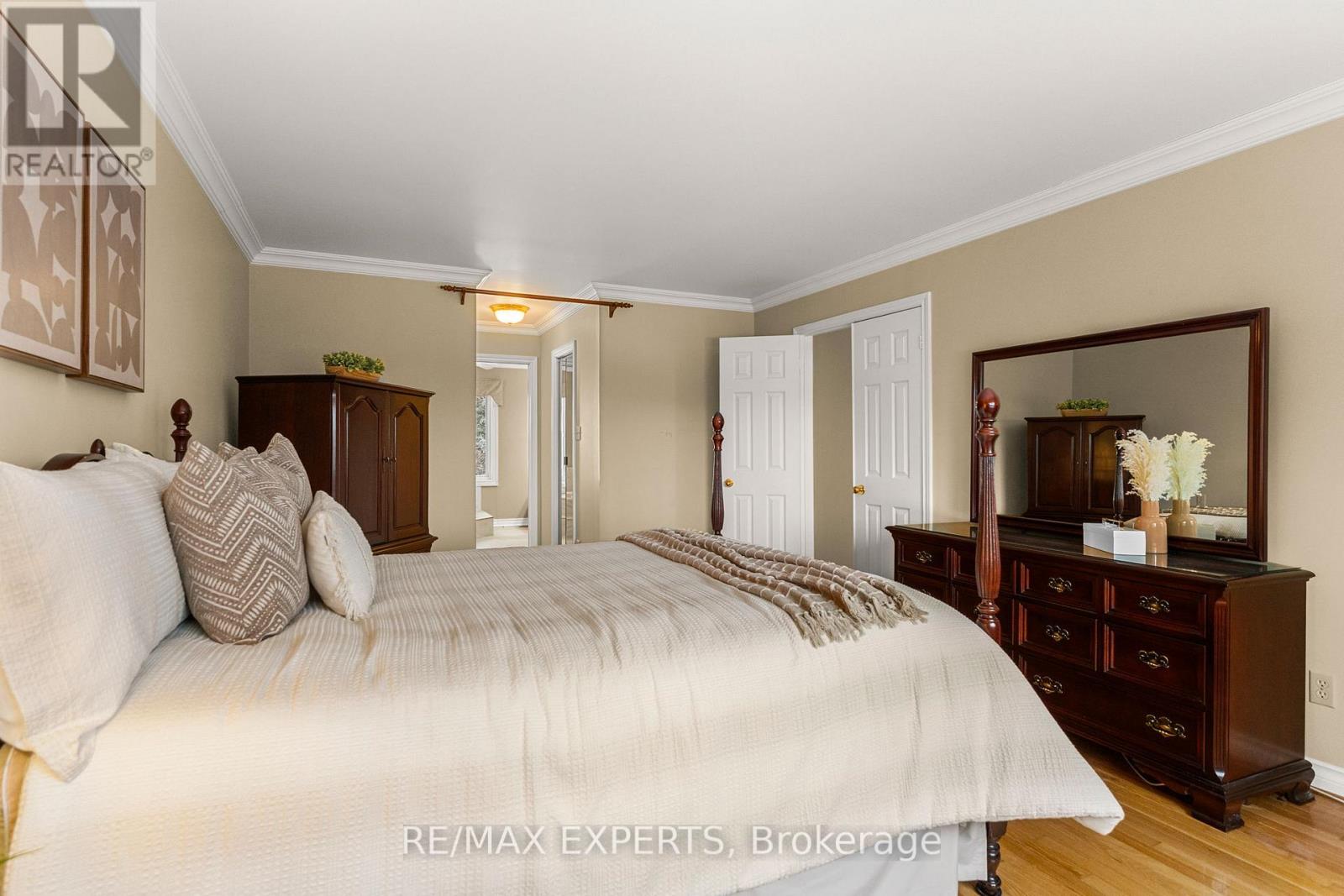 64 Craigleith Crescent, Richmond Hill, Ontario  L4E 2S4 - Photo 17 - N12602474