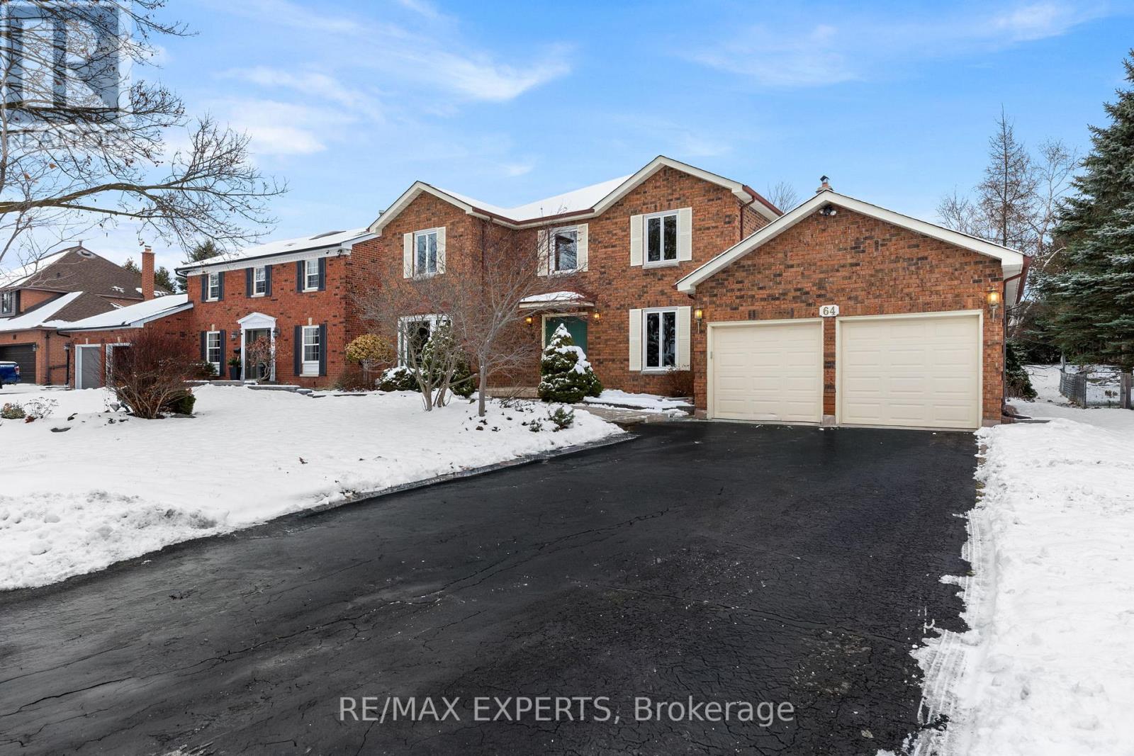 64 Craigleith Crescent, Richmond Hill, Ontario  L4E 2S4 - Photo 3 - N12602474