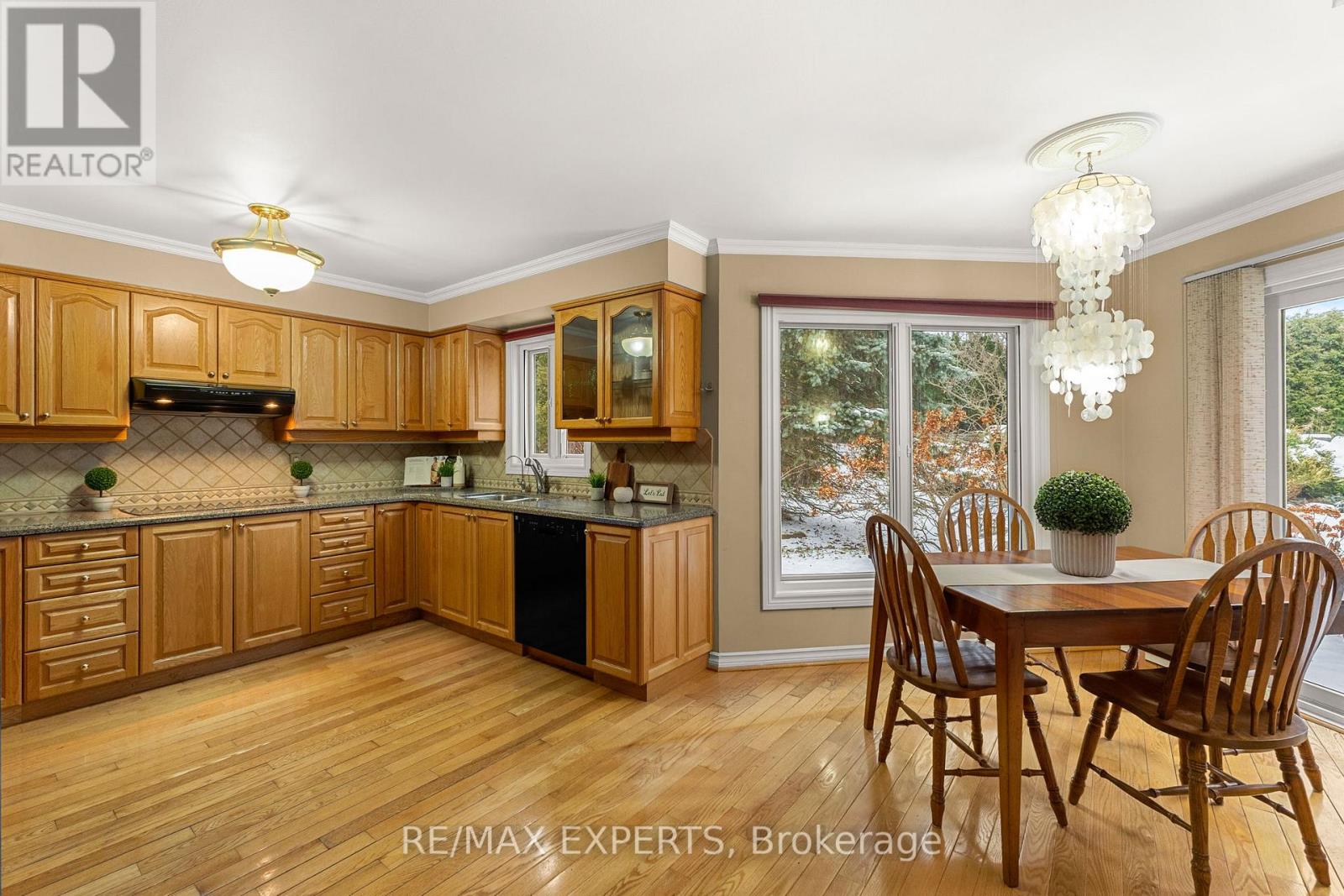 64 Craigleith Crescent, Richmond Hill, Ontario  L4E 2S4 - Photo 11 - N12602474