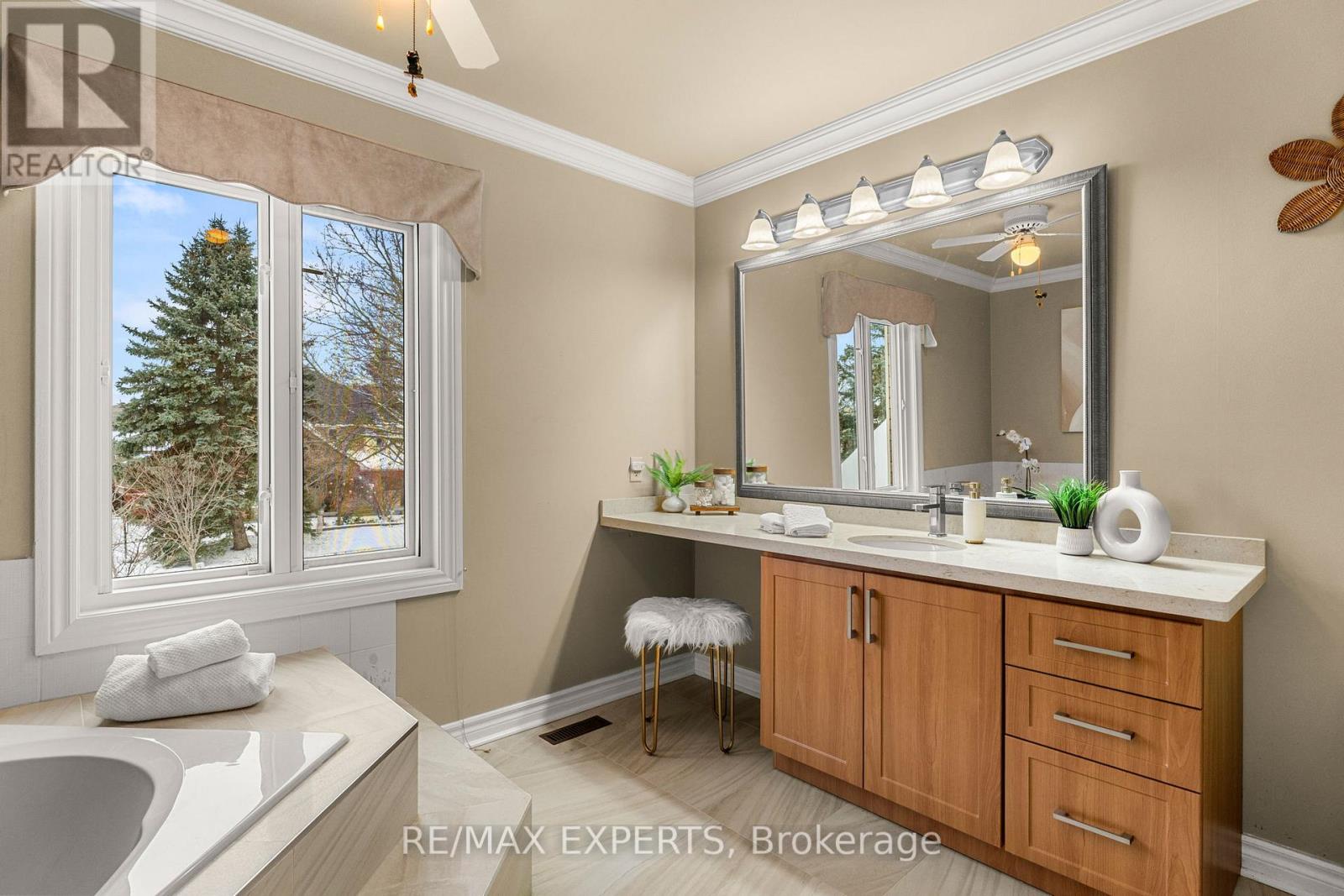 64 Craigleith Crescent, Richmond Hill, Ontario  L4E 2S4 - Photo 20 - N12602474