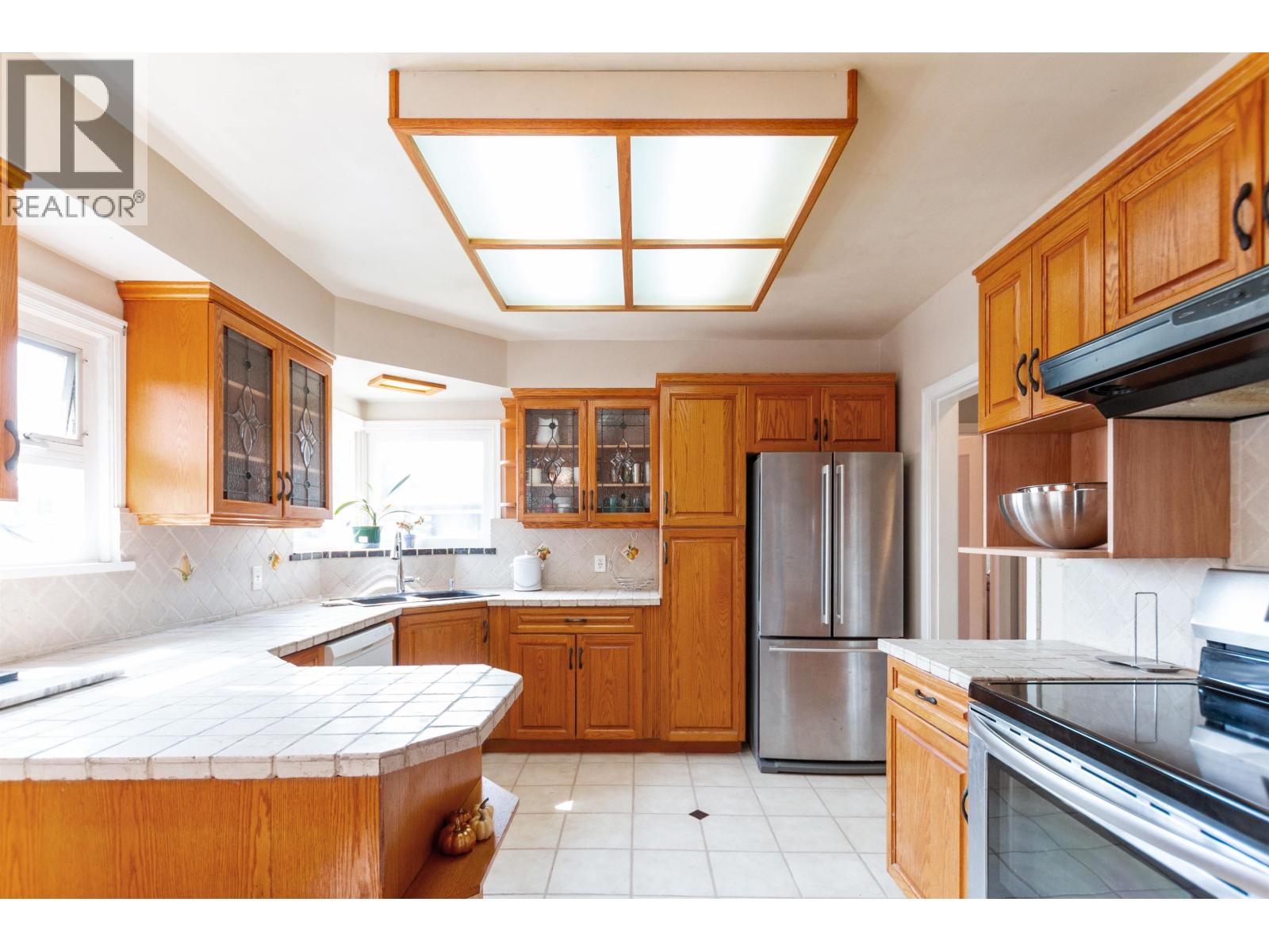 1602 Tenth Avenue, New Westminster, British Columbia V3M 3J3 - Photo 7 - R3072217