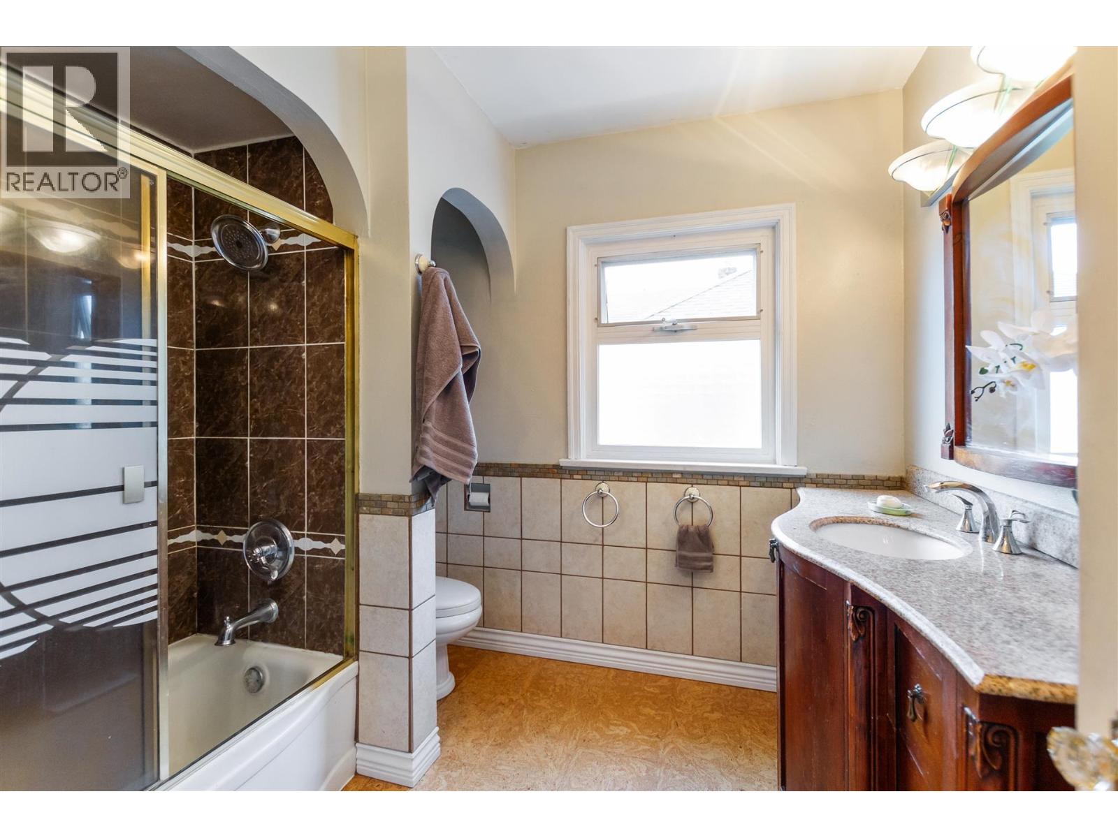 1602 Tenth Avenue, New Westminster, British Columbia V3M 3J3 - Photo 10 - R3072217