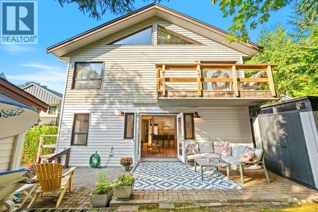 4565 Cove Cliff Road, North Vancouver, British Columbia  V7G 1H7 - Photo 1 - R3072267