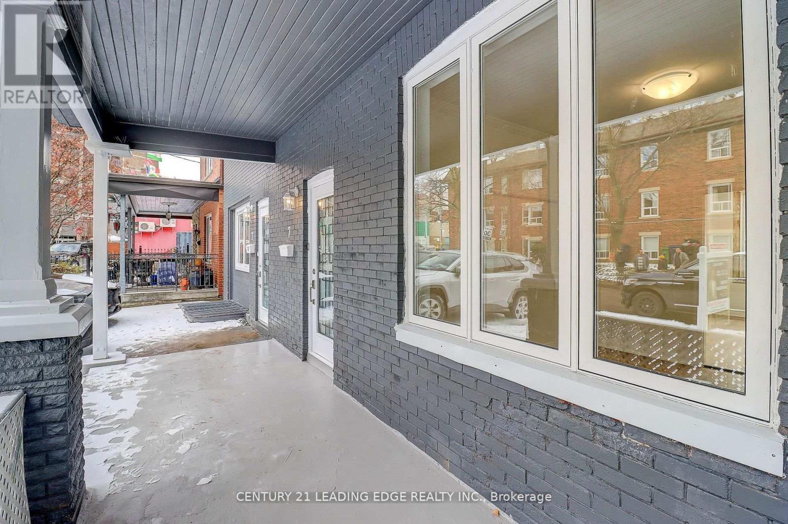 7 Ellsworth Avenue, Toronto, Ontario  M6G 2K4 - Photo 4 - C12601498