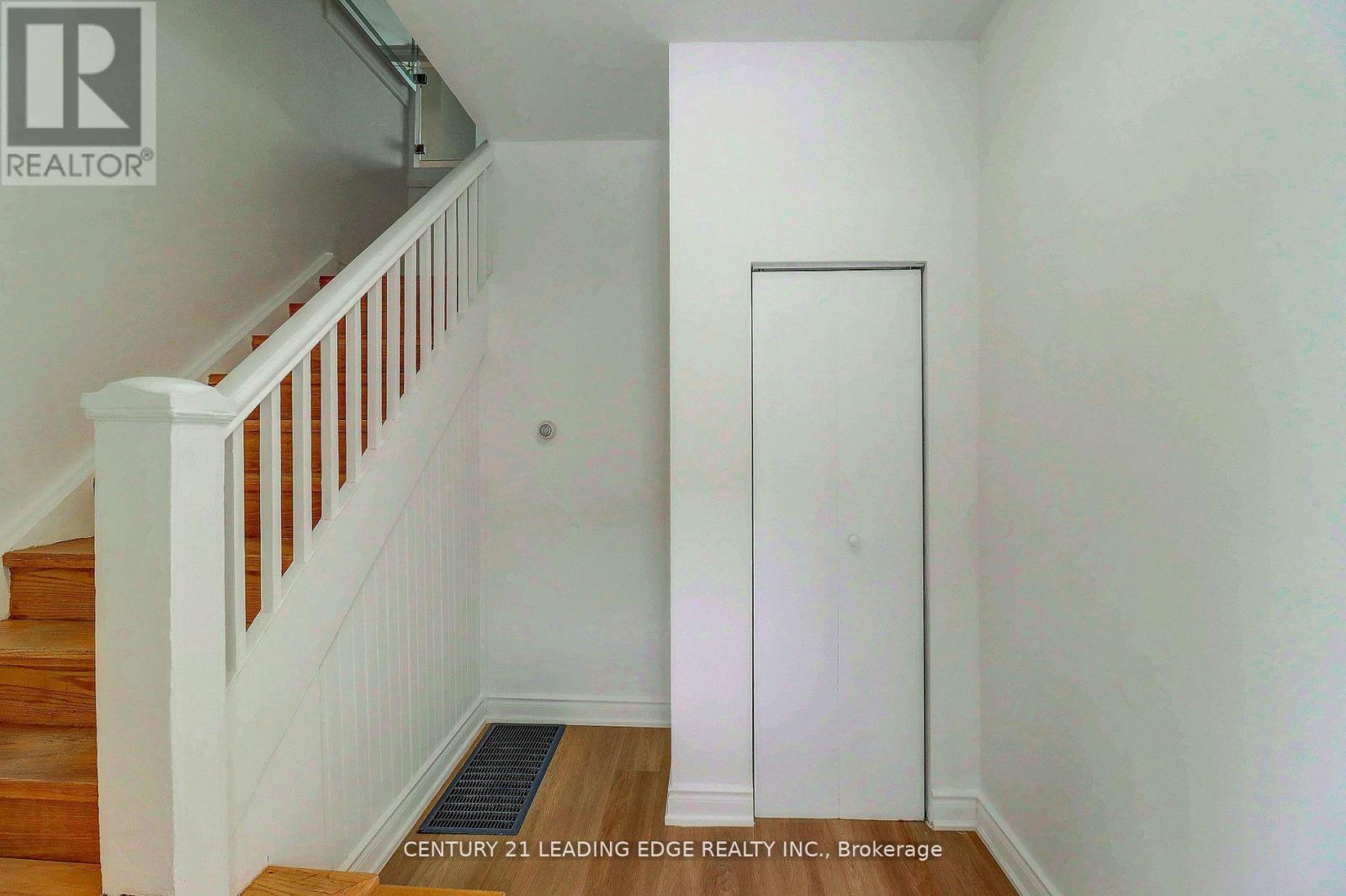 7 Ellsworth Avenue, Toronto, Ontario  M6G 2K4 - Photo 6 - C12601498