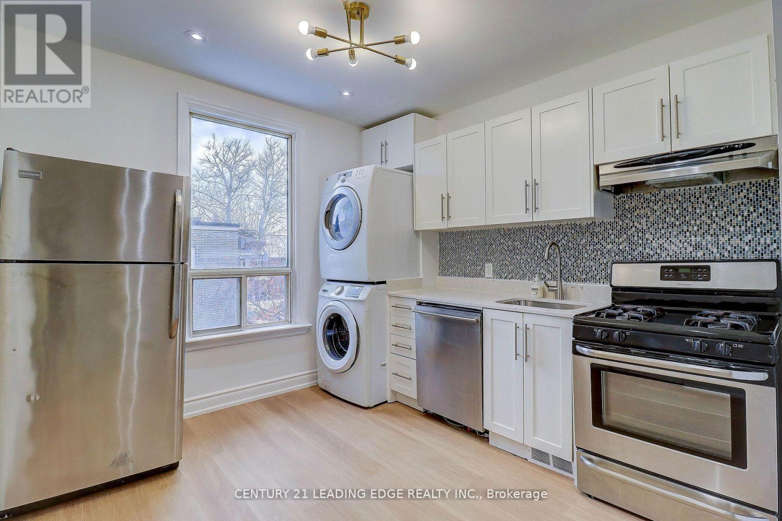 7 Ellsworth Avenue, Toronto, Ontario  M6G 2K4 - Photo 8 - C12601498