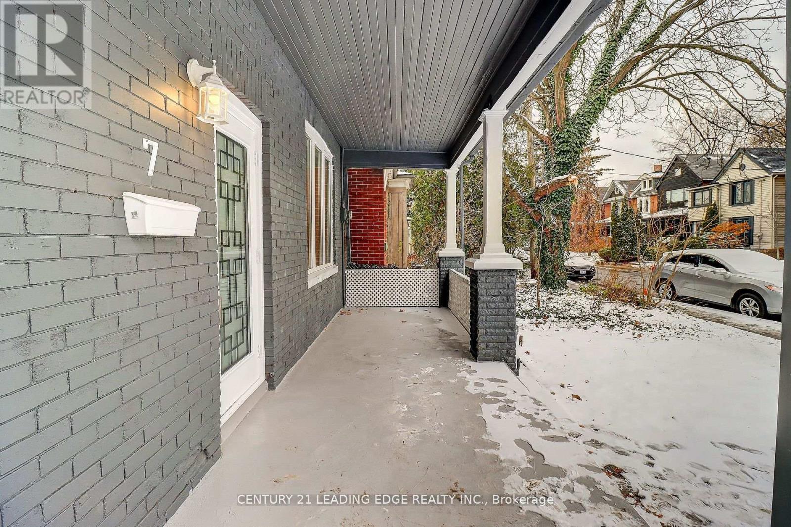 7 Ellsworth Avenue, Toronto, Ontario  M6G 2K4 - Photo 5 - C12601498