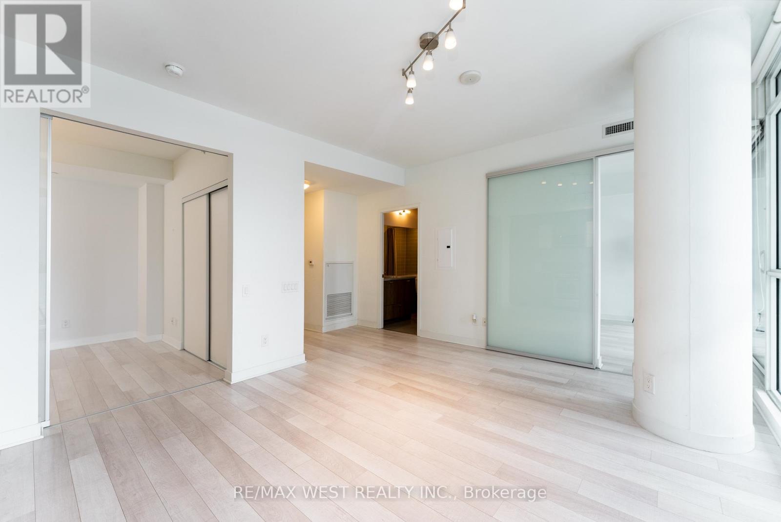 1201 - 290 Adelaide Street, Toronto, Ontario  M5V 0P3 - Photo 13 - C12602656