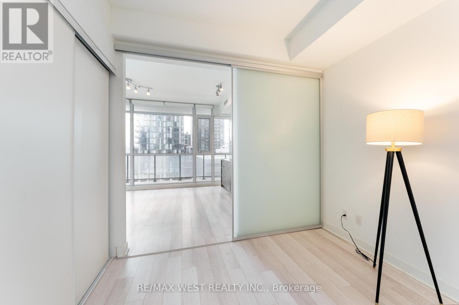 1201 - 290 Adelaide Street, Toronto, Ontario  M5V 0P3 - Photo 15 - C12602656