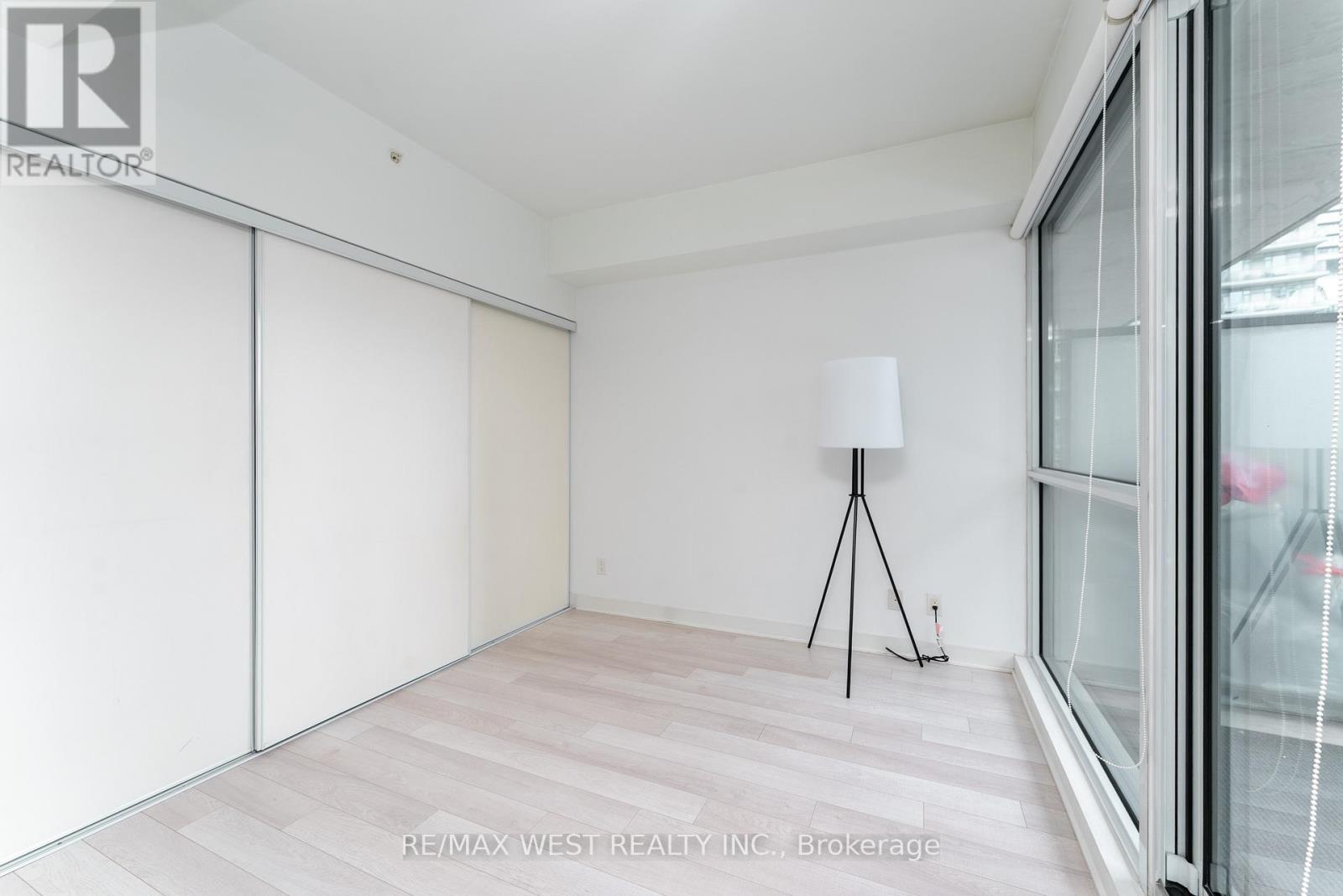 1201 - 290 Adelaide Street, Toronto, Ontario  M5V 0P3 - Photo 17 - C12602656