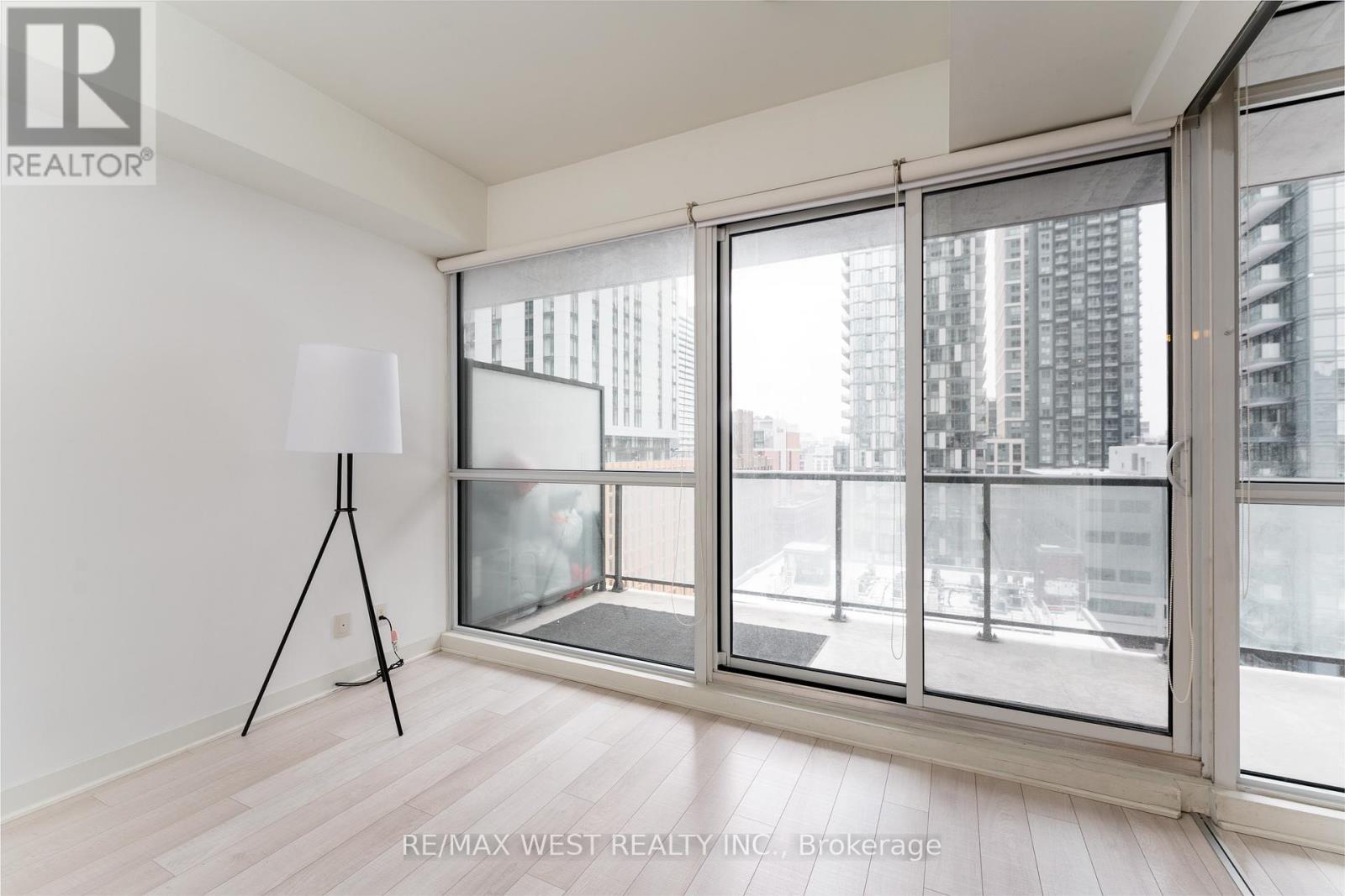 1201 - 290 Adelaide Street, Toronto, Ontario  M5V 0P3 - Photo 18 - C12602656