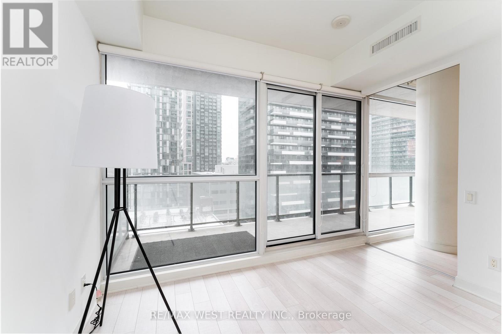 1201 - 290 Adelaide Street, Toronto, Ontario  M5V 0P3 - Photo 19 - C12602656