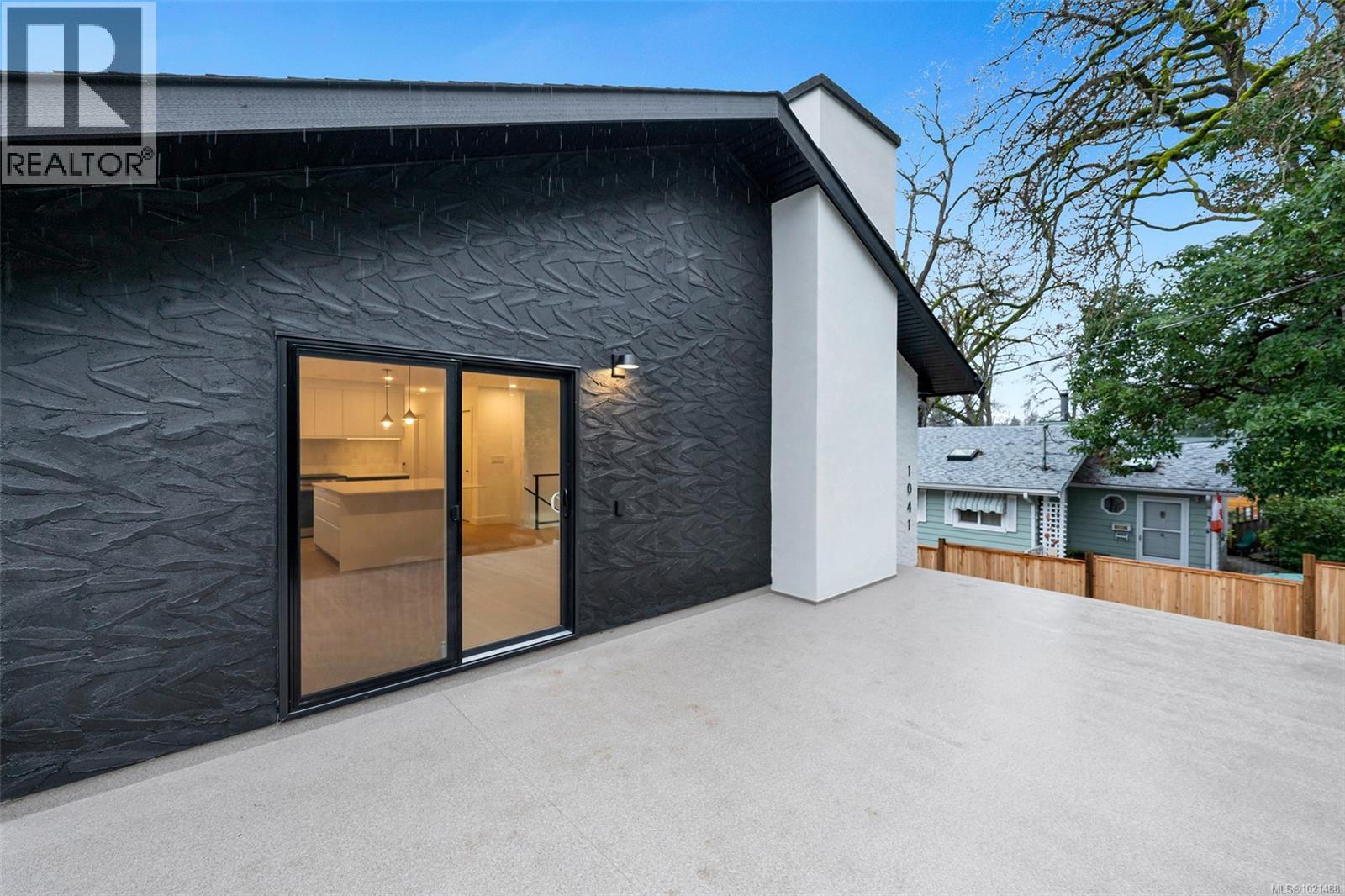 1041 Hulford St, Saanich, British Columbia  V8X 3B5 - Photo 31 - 1021488