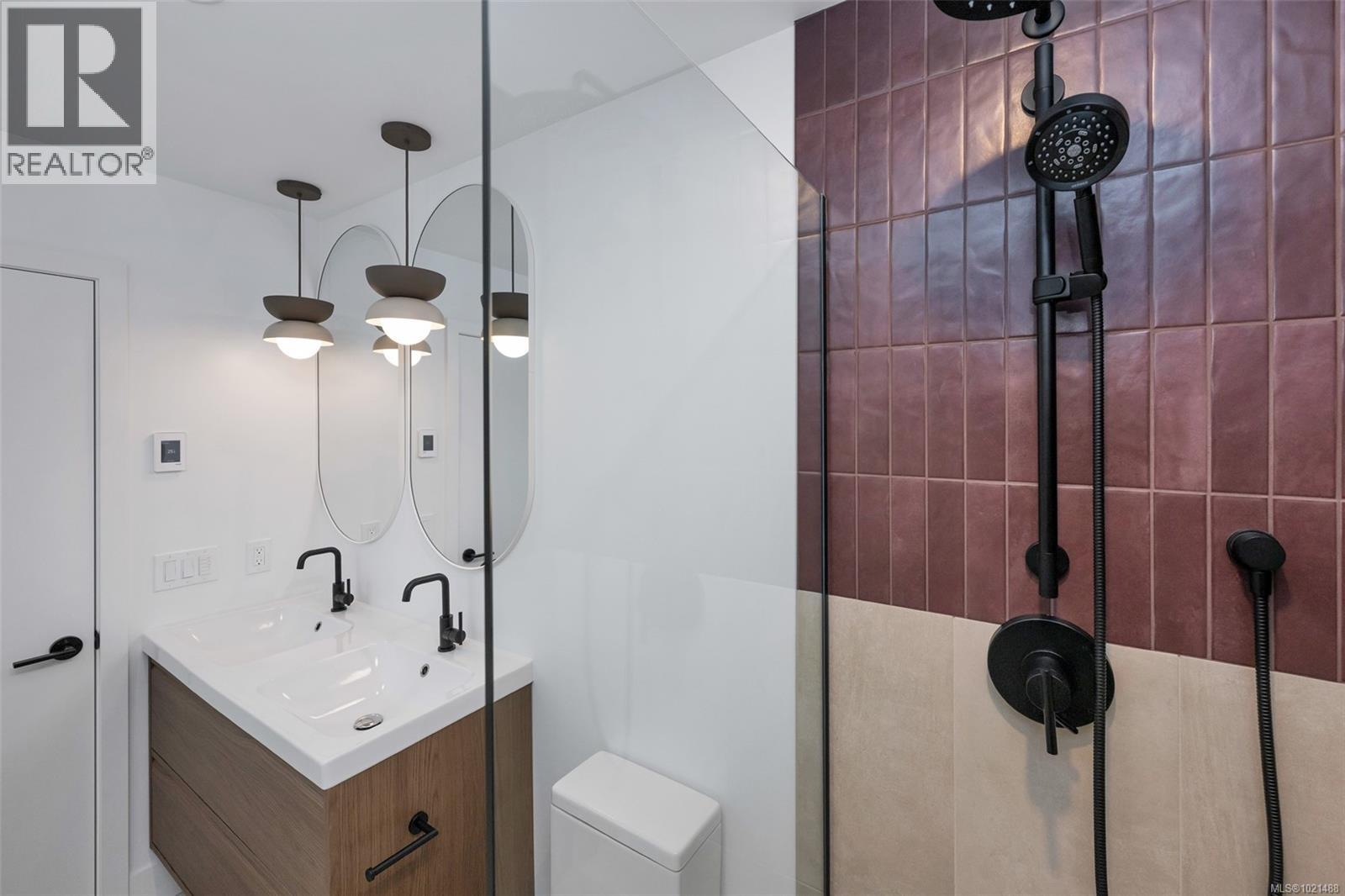 1041 Hulford St, Saanich, British Columbia  V8X 3B5 - Photo 11 - 1021488