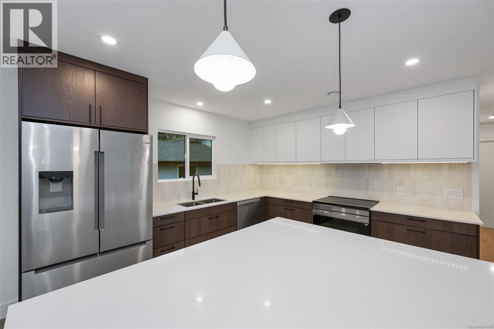 1041 Hulford St, Saanich, British Columbia  V8X 3B5 - Photo 13 - 1021488