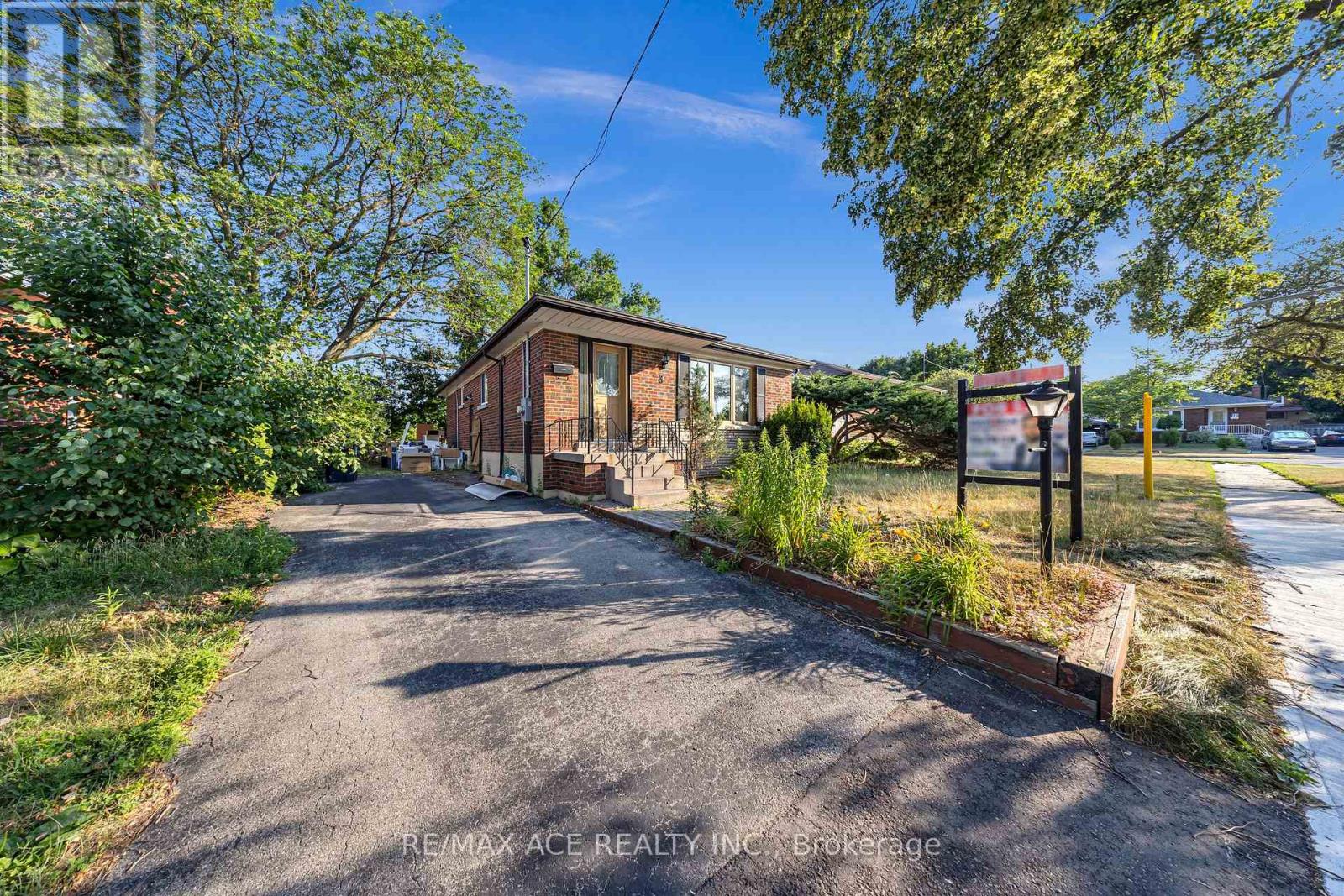 3 HOGAN DRIVE, Toronto, Ontario