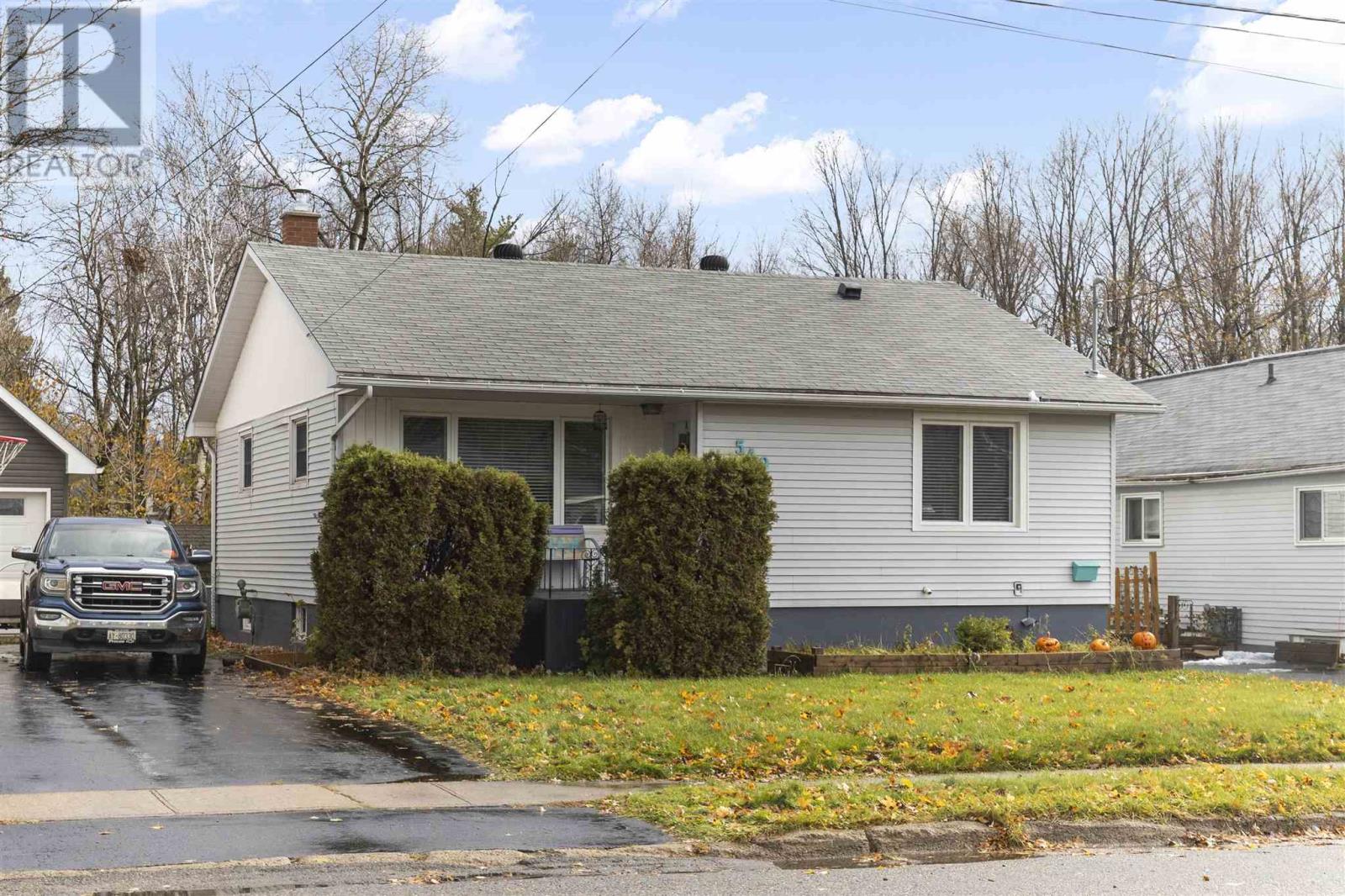 549 Morrison Ave, Sault Ste. Marie, Ontario  P6B 3Z7 - Photo 2 - SM253257