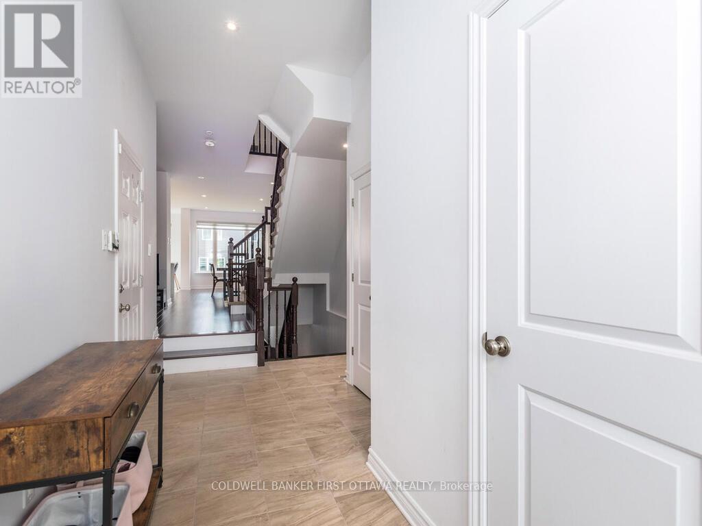 736 Twist Way, Ottawa, Ontario  K2S 1E7 - Photo 4 - X12589150