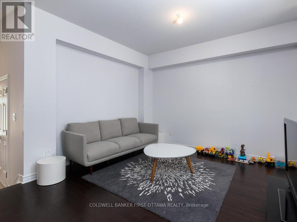 736 Twist Way, Ottawa, Ontario  K2S 1E7 - Photo 9 - X12589150