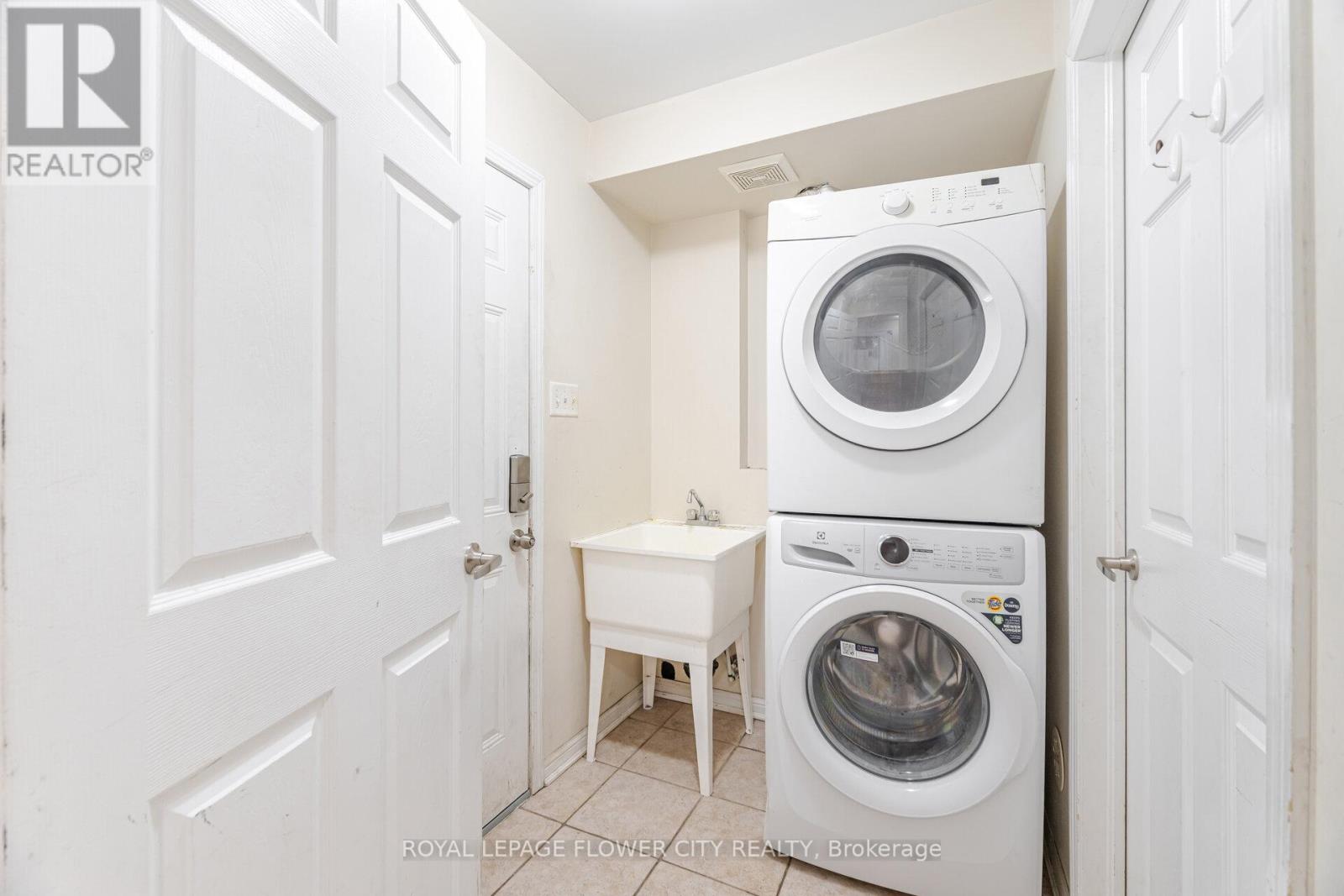 32 - 50 Hillcrest Avenue, Brampton, Ontario L6W 0B1 - Photo 10 - W12602690