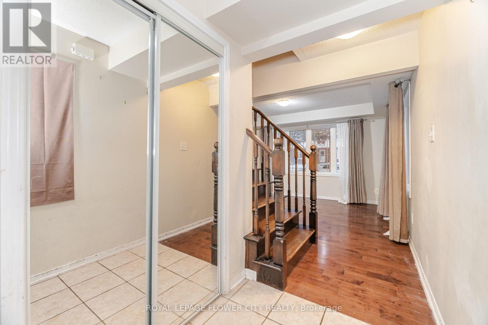 32 - 50 Hillcrest Avenue, Brampton, Ontario L6W 0B1 - Photo 11 - W12602690