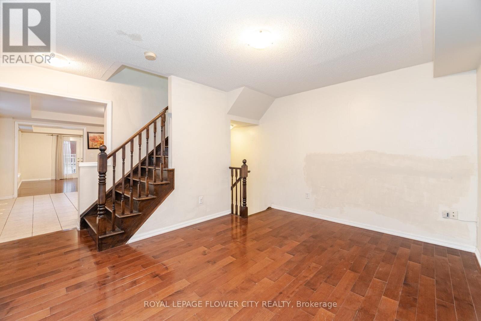 32 - 50 Hillcrest Avenue, Brampton, Ontario L6W 0B1 - Photo 14 - W12602690