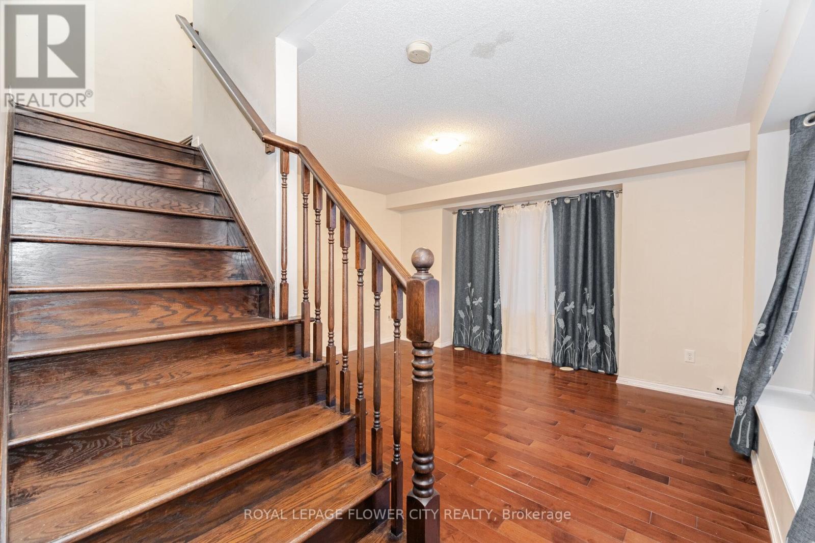 32 - 50 Hillcrest Avenue, Brampton, Ontario L6W 0B1 - Photo 23 - W12602690