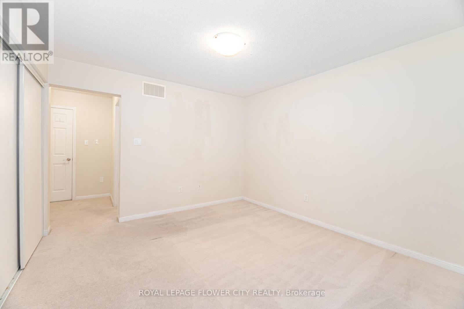 32 - 50 Hillcrest Avenue, Brampton, Ontario L6W 0B1 - Photo 27 - W12602690