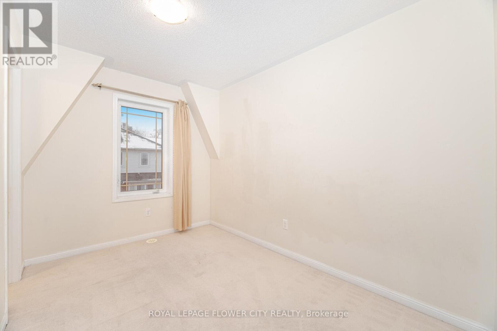 32 - 50 Hillcrest Avenue, Brampton, Ontario L6W 0B1 - Photo 29 - W12602690