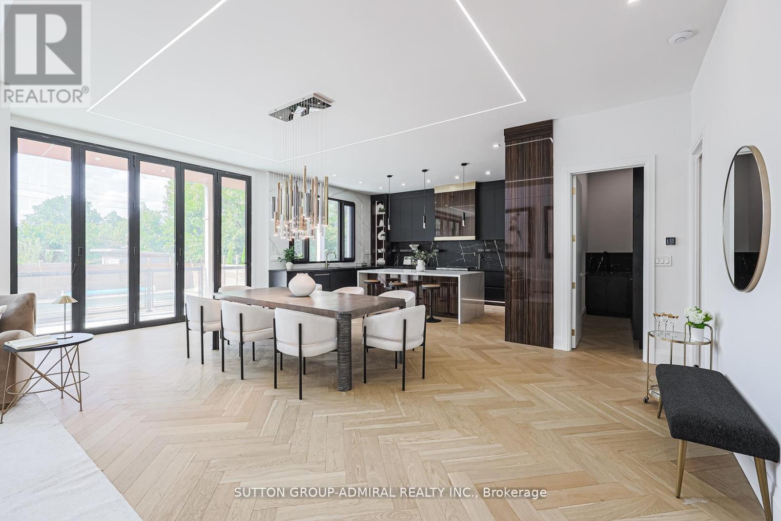 957 Dormer Street, Mississauga, Ontario  L5E 1T7 - Photo 13 - W12602700