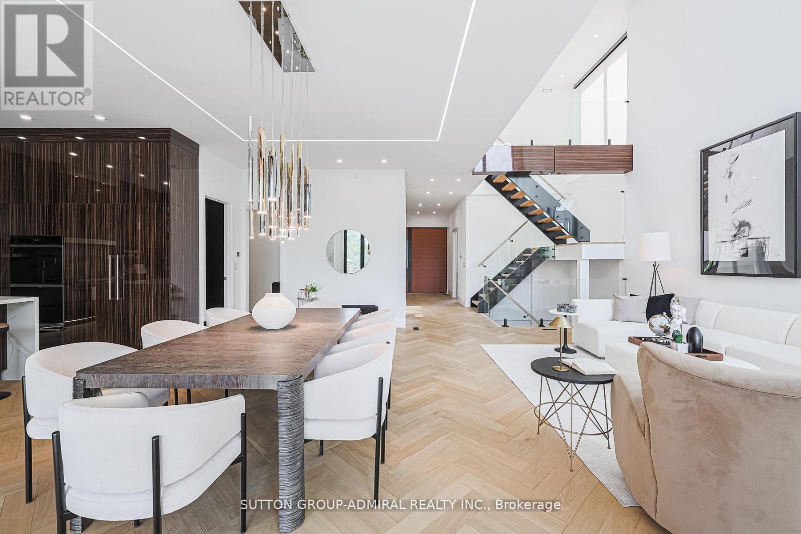 957 Dormer Street, Mississauga, Ontario  L5E 1T7 - Photo 15 - W12602700