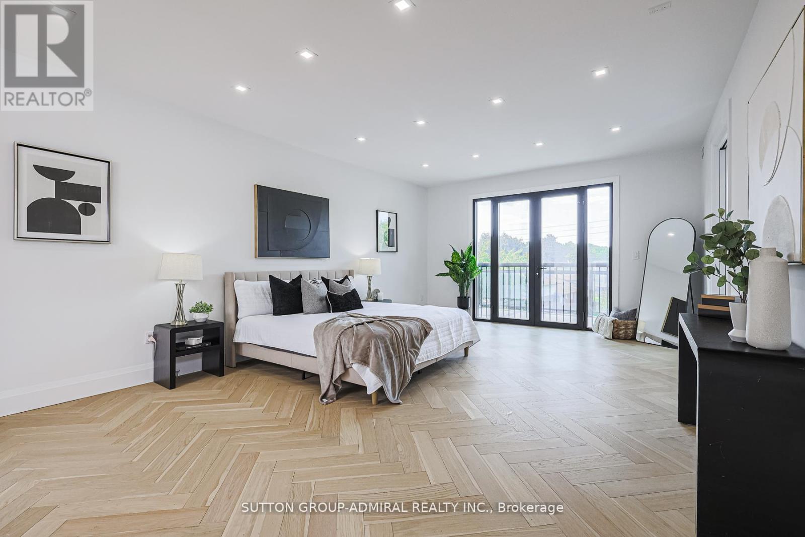 957 Dormer Street, Mississauga, Ontario  L5E 1T7 - Photo 28 - W12602700