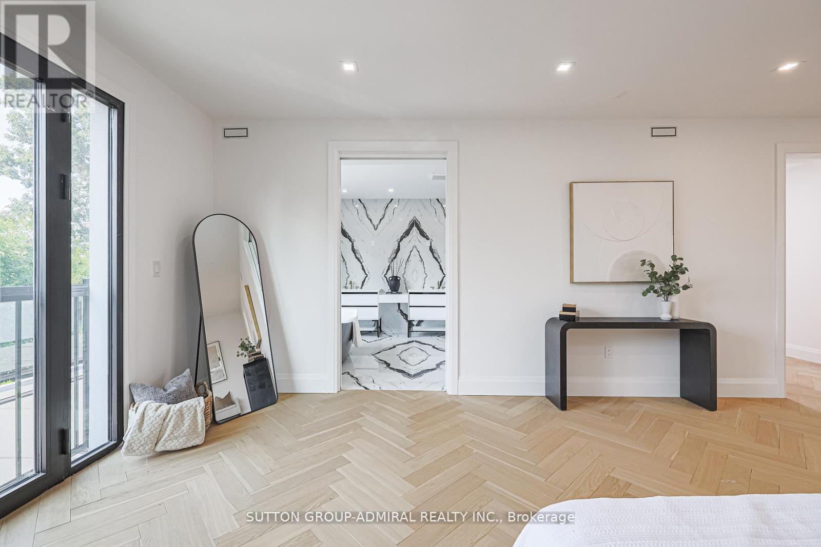 957 Dormer Street, Mississauga, Ontario  L5E 1T7 - Photo 29 - W12602700