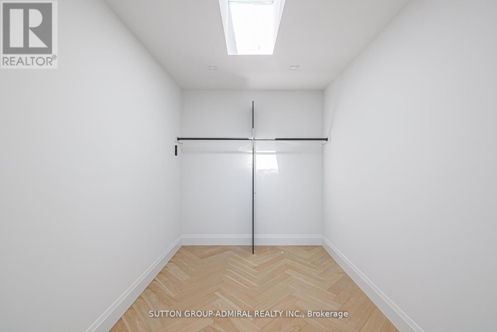 957 Dormer Street, Mississauga, Ontario  L5E 1T7 - Photo 33 - W12602700