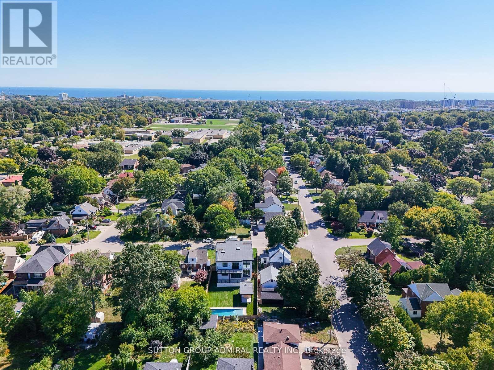 957 Dormer Street, Mississauga, Ontario  L5E 1T7 - Photo 50 - W12602700