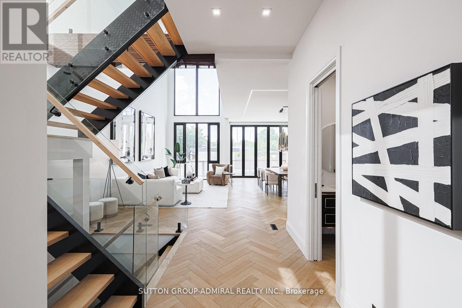 957 Dormer Street, Mississauga, Ontario  L5E 1T7 - Photo 7 - W12602700