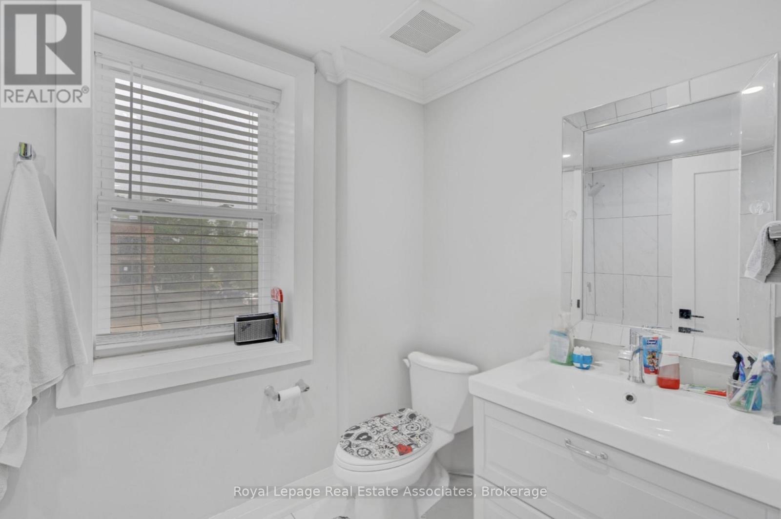 Upper - 66 Broadway Avenue, Orangeville, Ontario  L9W 1J9 - Photo 15 - W12547410