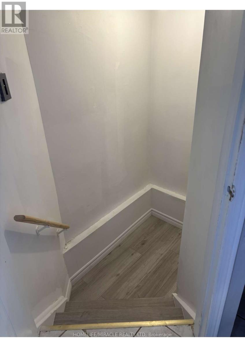 1329 Hazel Mccleary Drive, Oakville, Ontario  L6J 7A9 - Photo 5 - W12583788