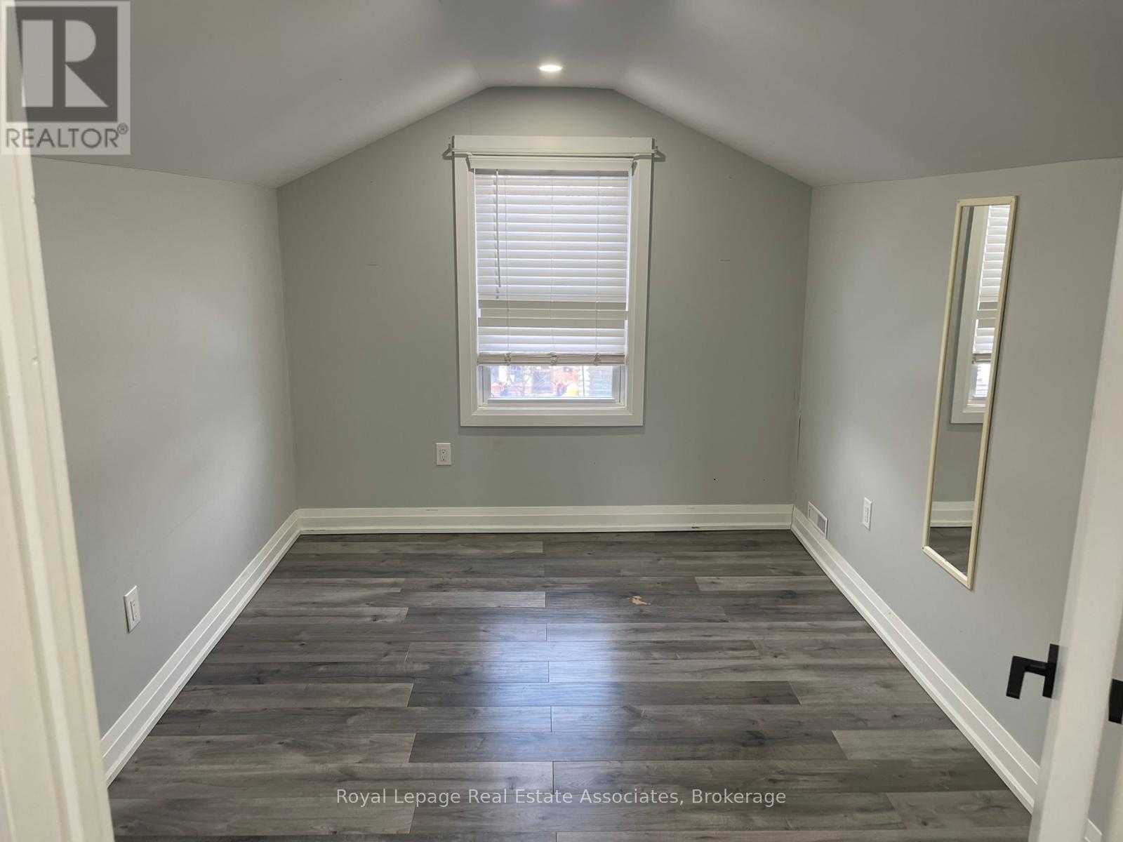 Upper - 66 Broadway Avenue, Orangeville, Ontario  L9W 1J9 - Photo 18 - W12547410