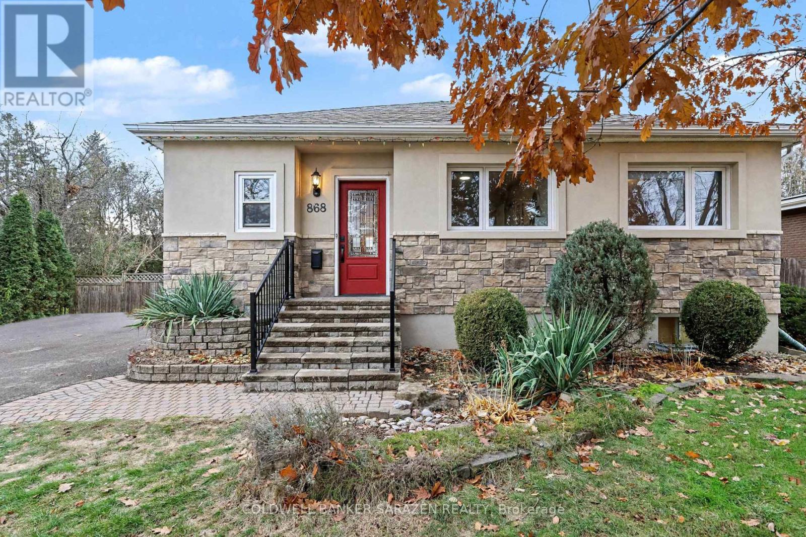 868 Duberry Street, Ottawa, Ontario K2A 3T3 - Photo 3 - X12602792