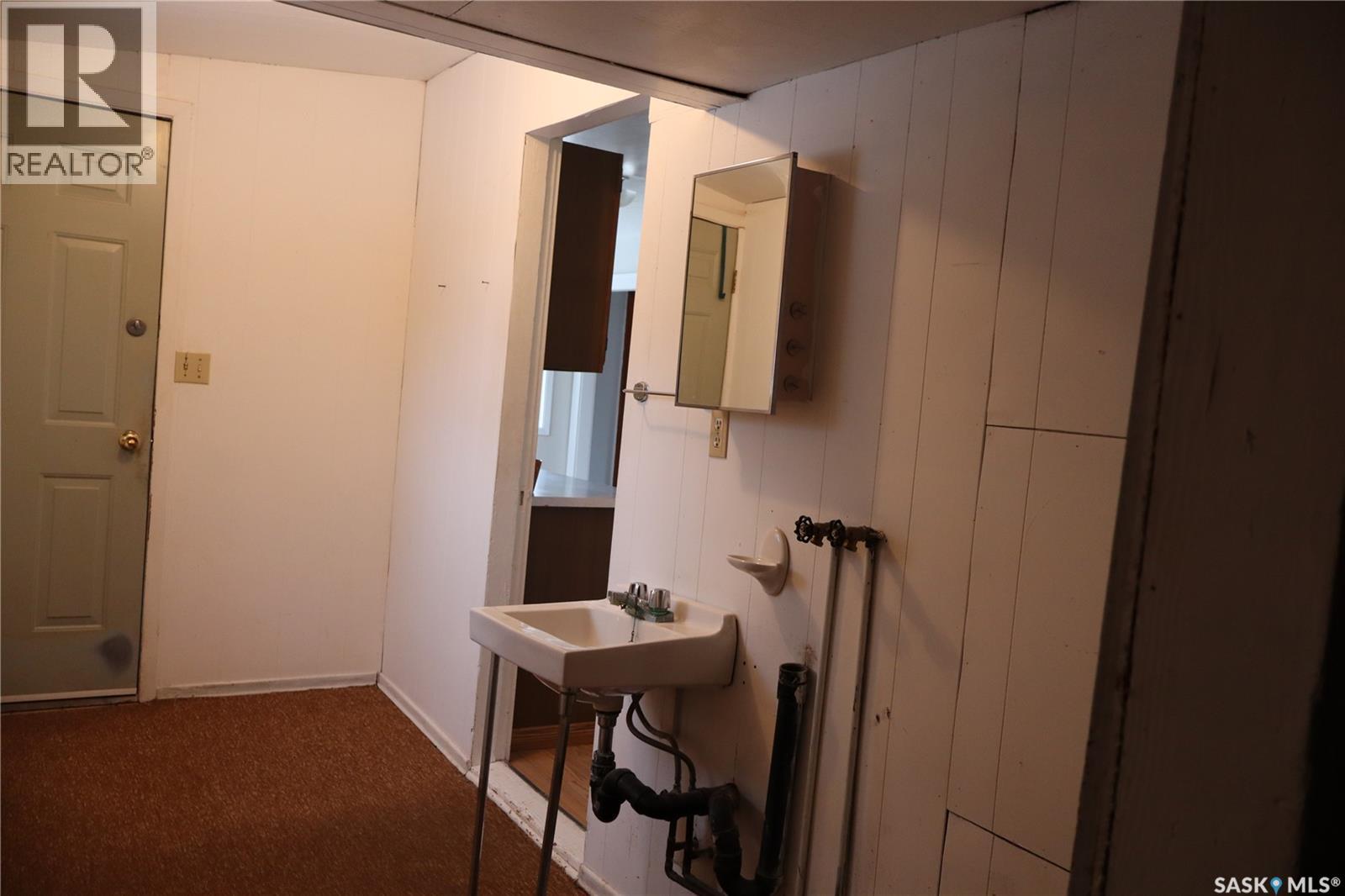 102 1st Avenue E, Coronach, Saskatchewan  S0H 0Z0 - Photo 15 - SK025057